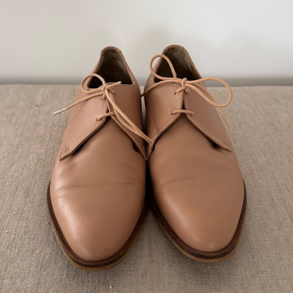 Everlane Tan Leather Oxford Shoes Sleek Minimalist Design
